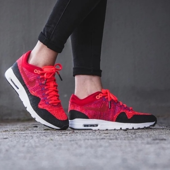 Nike Shoes - Nike Flyknit 6.5 University Red